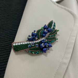 گل سینه جواهر دوزی