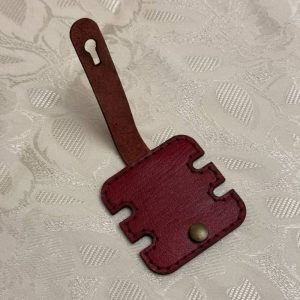 نگه دارنده کابل شارژر چرمی